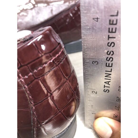 Clarks Collection Burgundy Patent Slip On Croc-Embossed Loafers Women Sz 9.5M US - Picture 7 of 16